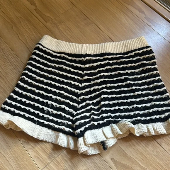 ASOS RUFFLE KNIT SHORTS - Picture 3 of 3